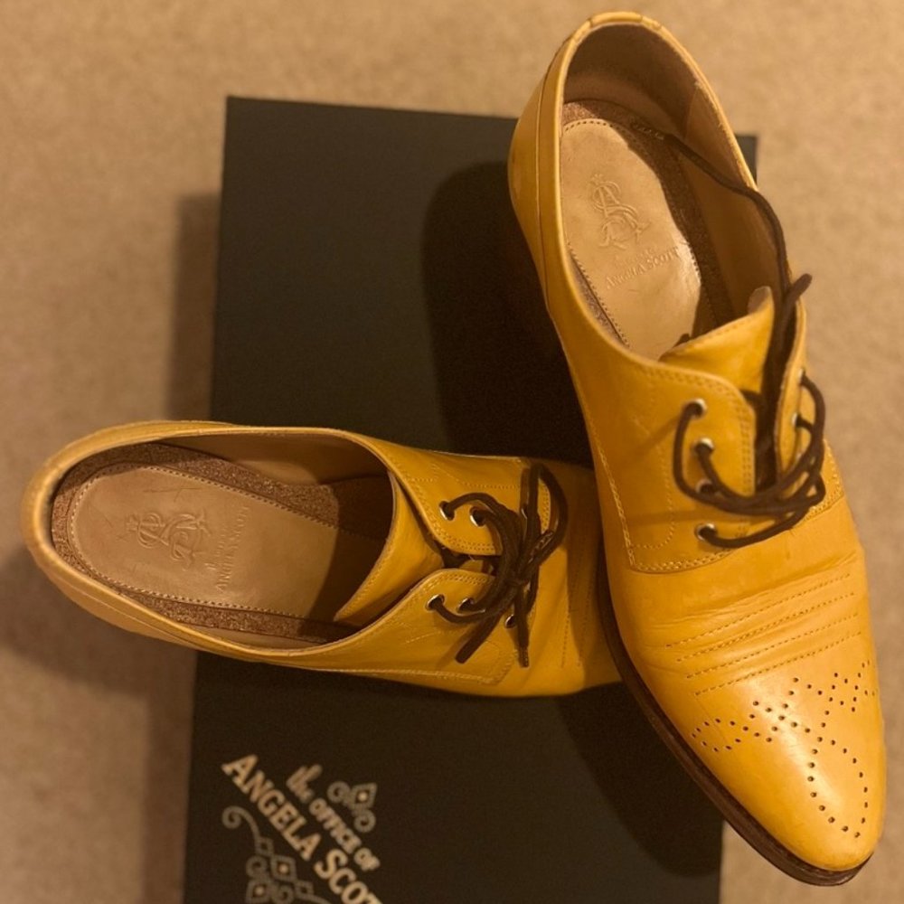 Miss Button Midheel